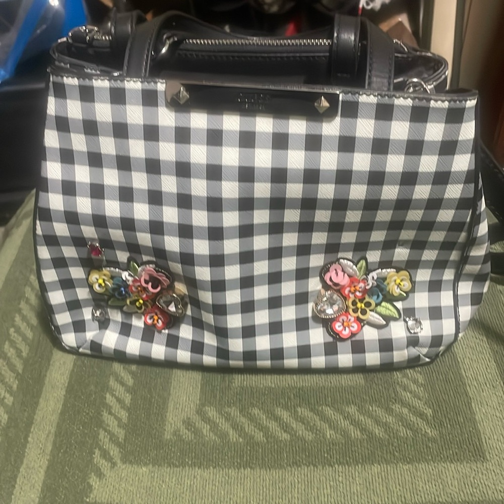 Black and white gingham with flowers. Missing 1 little stone